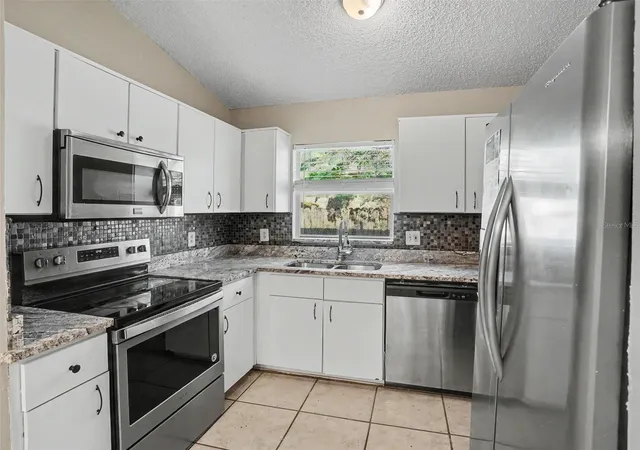 Photo 4 of Single family home for sale at 1626 Woodstone Dr, Apopka, FL 32703 | MLS# O6440319 | Listing updated on 2026-09-29