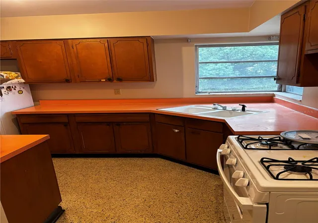 Photo 2 of Single family home for sale at 1077 Whitewood Dr, Deltona, FL 32725 | MLS# O6440323 | Listing updated on 2026-09-20
