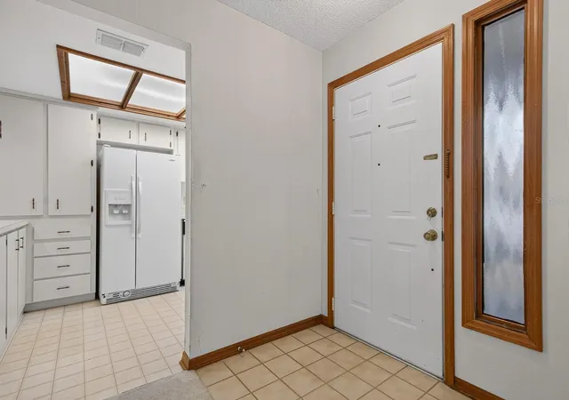 Listing Photo 5 - Condo for sale in building located at 2025 Sylvester Rd, LAKELAND, FL 33803 - Unit #QQ2