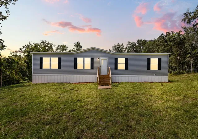 Photo 4 of Manufactured home for sale at 31608 Skyline Dr, Deland, FL 32720 | MLS# O6440340 | Listing updated on 2026-09-23