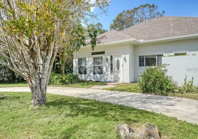 Photo 2 of Single family home for sale at 1789 Loma Linda St, Sarasota, FL 34239 | MLS# A4705538 | Listing updated on 2026-10-04