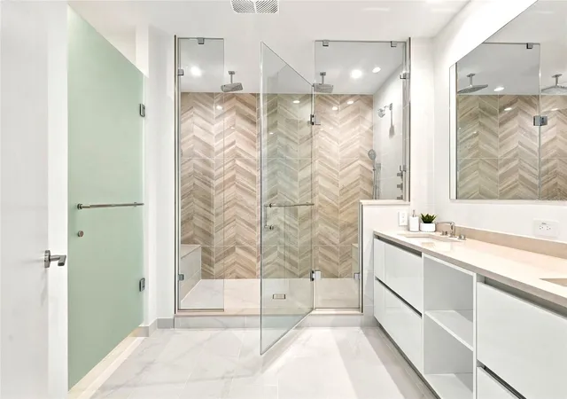 Photo 2 of Condo for sale at 400 Central Ave #301, Saint Petersburg, FL 33701 | MLS# TB8546858 | Listing updated on 2026-10-15