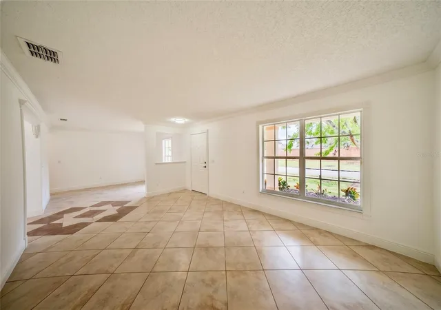Photo 4 of Single family home for sale at 14208 Abington Hts Dr, Orlando, FL 32828 | MLS# O6440351 | Listing updated on 2026-10-05