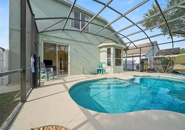 Photo 2 of Single family home for sale at 909 Devon Crk Rd, Winter Springs, FL 32708 | MLS# O6440367 | Listing updated on 2026-09-28