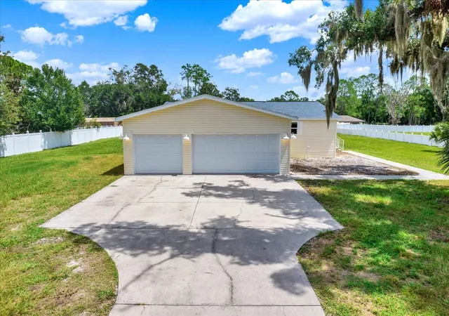 Single family home for sale at 17403 Estes Rd, LUTZ, FL 33548 | MLS# A4705551