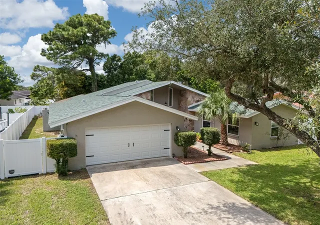 Photo 2 of Single family home for sale at 425 Wayfarer Ct, Tarpon Springs, FL 34689 | MLS# TB8546895 | Listing updated on 2026-09-15