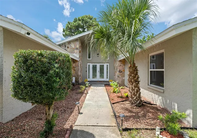 Photo 3 of Single family home for sale at 425 Wayfarer Ct, Tarpon Springs, FL 34689 | MLS# TB8546895 | Listing updated on 2026-09-15