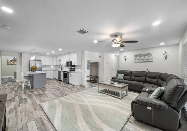 Photo 4 of Single family home for sale at 425 Wayfarer Ct, Tarpon Springs, FL 34689 | MLS# TB8546895 | Listing updated on 2026-09-15