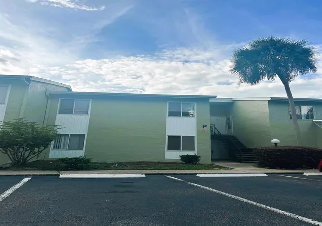 Listing Photo 3 - Condo for sale in building located at 627 Silver Pass, OCALA, FL 34472 - Unit #A