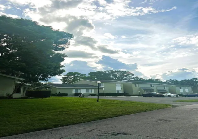 Listing Photo 2 - Condo for sale in building located at 627 Silver Pass, OCALA, FL 34472 - Unit #A