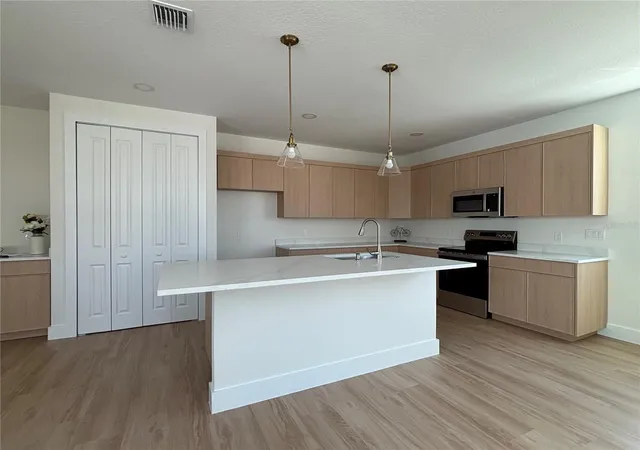 Listing Photo 4 - Condo for sale in building located at 709 Gulf Blvd, INDIAN ROCKS BEACH, FL 33785