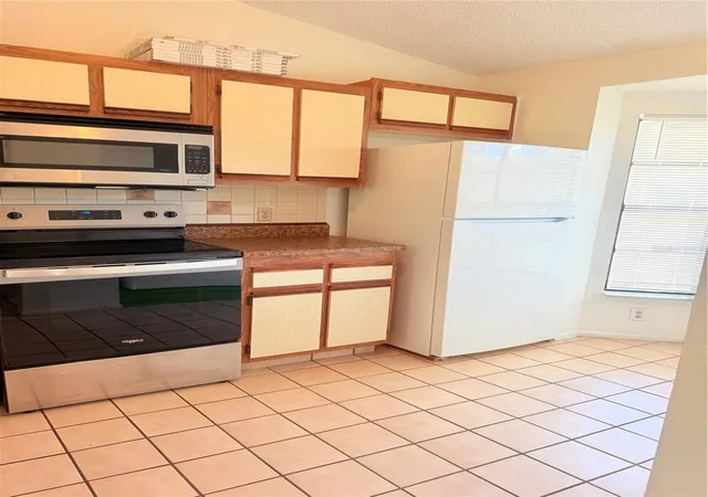 Photo 3 of Townhouse for sale at 2919 Prince Oak Ct, Saint Cloud, FL 34769 | MLS# S5157235 | Listing updated on 2026-09-17