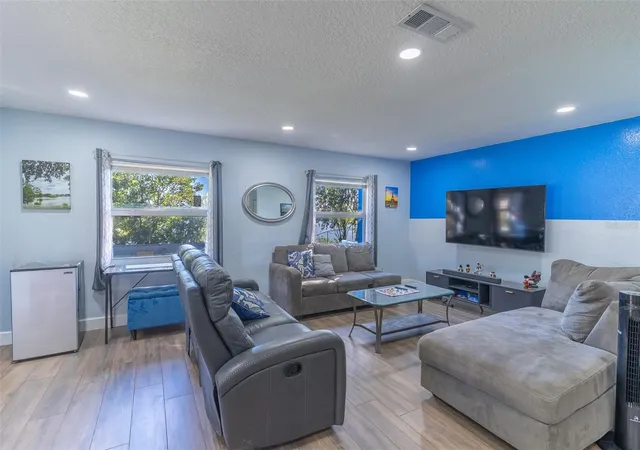 Photo 3 of Single family home for sale at 2743 Grandola Dr, Orlando, FL 32811 | MLS# L4964928 | Listing updated on 2026-10-28