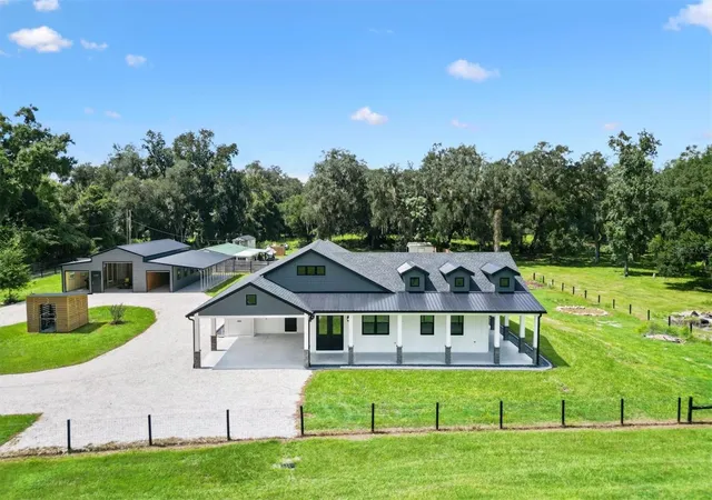 Photo 2 of Single family home for sale at 2540 Ne 77th Road, Wildwood, FL 34785 | MLS# G5117563 | Listing updated on 2026-09-27