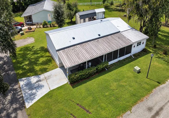 Photo 3 of Manufactured home for sale at 25 Cnl Way, Lake Panasoffkee, FL 33538 | MLS# G5117564 | Listing updated on 2026-09-12