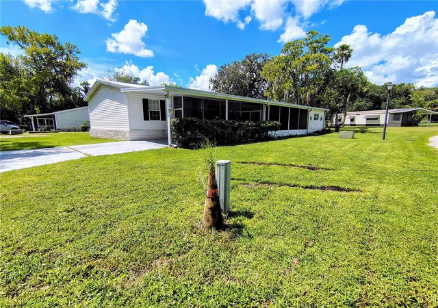 Photo 3 of Manufactured home for sale at 25 Cnl Way, Lake Panasoffkee, FL 33538 | MLS# G5117564 | Listing updated on 2026-09-12