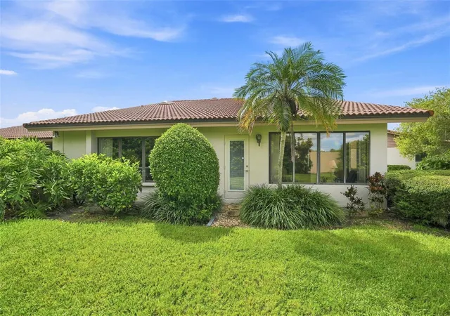Photo 3 of House for sale at 3871 Wilshire Cir W #119, Sarasota, FL 34238 | MLS# A4705569 | Listing updated on 2026-09-13