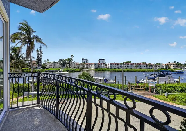 Photo 3 of Condo for sale at 501 Tamiami Trl N #201, Venice, FL 34285 | MLS# A4705570 | Listing updated on 2026-09-17