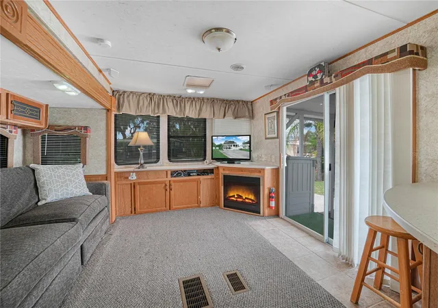 Photo 4 of Manufactured home for sale at 19 Silversides St, Lake Wales, FL 33898 | MLS# K4903770 | Listing updated on 2026-09-15