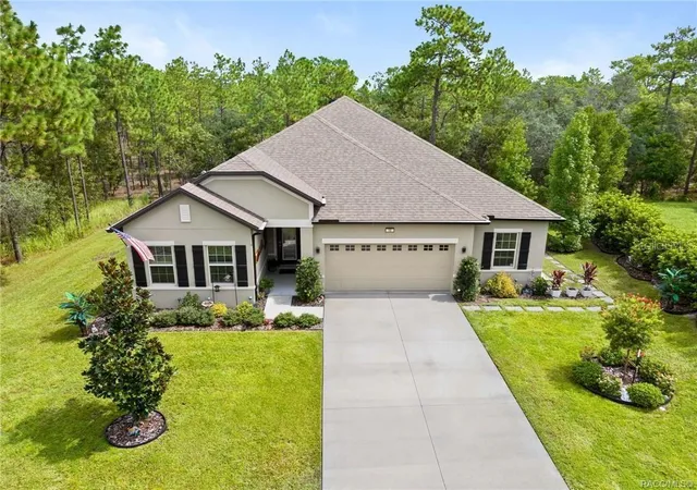 Photo 3 of Single family home for sale at 16 Elder Ct E, Homosassa, FL 34446 | MLS# W7889346 | Listing updated on 2026-09-19