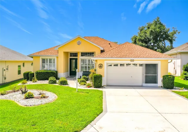 Single family home for sale at 5693 Gulf Strm St, TAVARES, FL 32778 | MLS# S5157242