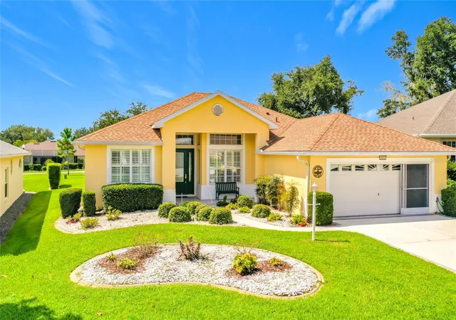 Photo 3 of Single family home for sale at 5693 Gulf Strm St, Tavares, FL 32778 | MLS# S5157242 | Listing updated on 2026-09-14