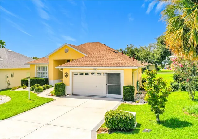 Photo 4 of Single family home for sale at 5693 Gulf Strm St, Tavares, FL 32778 | MLS# S5157242 | Listing updated on 2026-09-14
