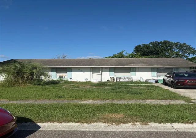Photo 4 of Single family home for sale at 300 Roosevelt Sq, Oviedo, FL 32765 | MLS# O6440416 | Listing updated on 2026-09-13