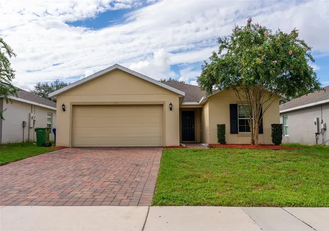 Photo 2 of Single family home for sale at 1333 Lucerne Loop Rd Ne, Winter Haven, FL 33881 | MLS# P4939825 | Listing updated on 2026-09-12
