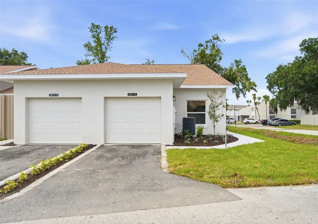 Townhouse for sale at 1411 Oak Pl #F, APOPKA, FL 32712 | MLS# O6440418
