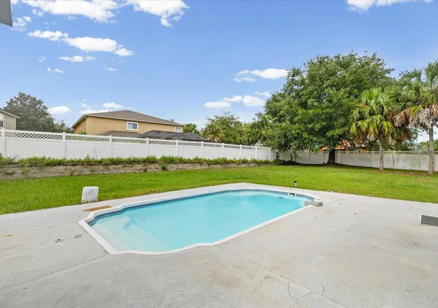 Photo 2 of Single family home for sale at 7335 Bridgeview Dr, Wesley Chapel, FL 33545 | MLS# TB8546962 | Listing updated on 2026-09-11