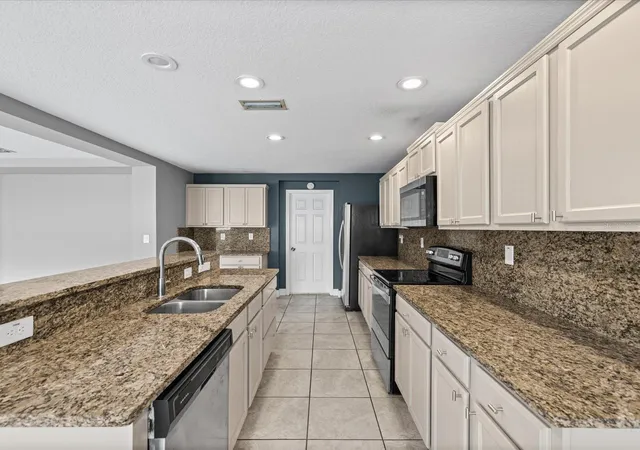 Photo 3 of Single family home for sale at 7335 Bridgeview Dr, Wesley Chapel, FL 33545 | MLS# TB8546962 | Listing updated on 2026-10-07