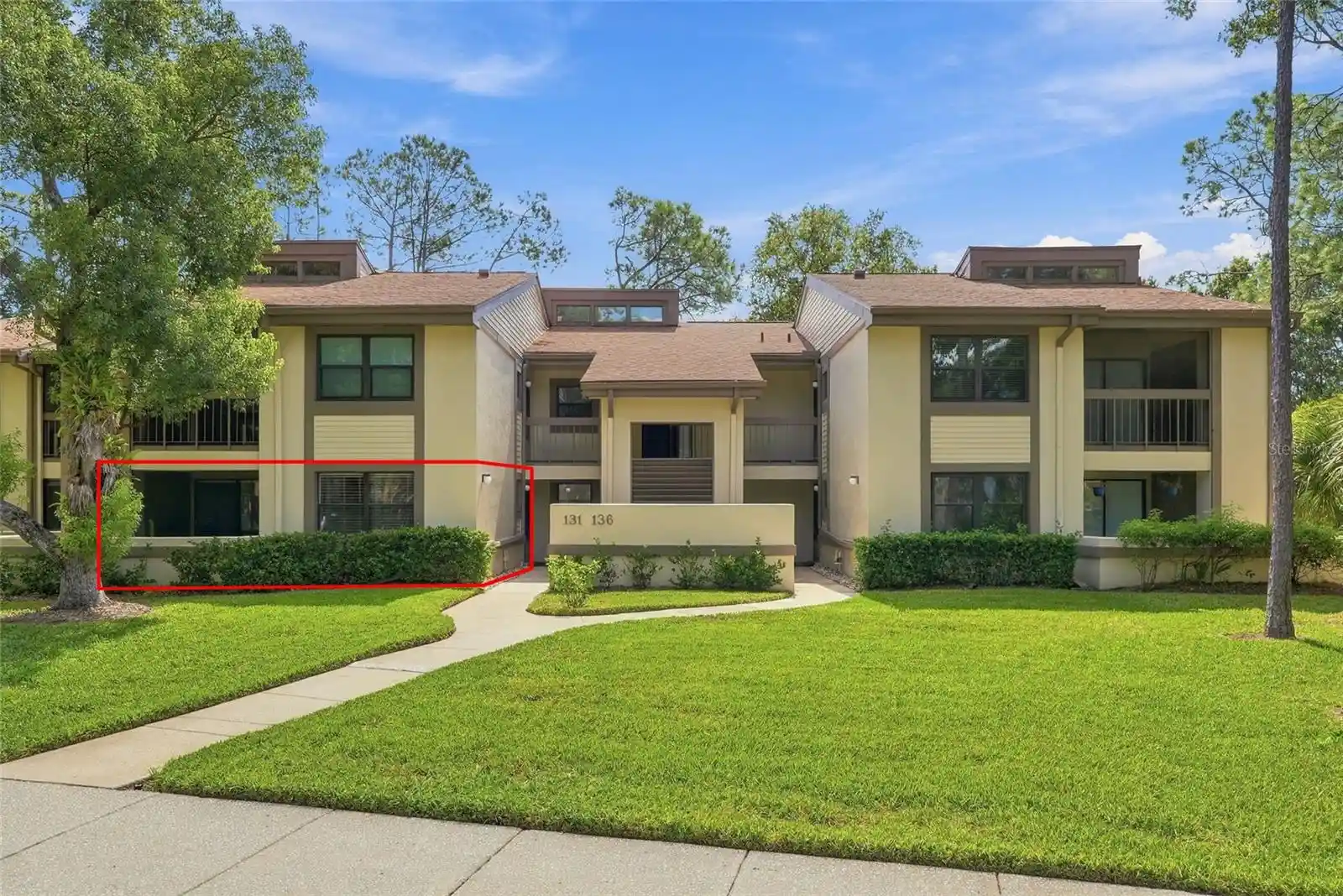 Listing Photo 2 - Condo for sale in 131 Woodlake Wynde located at 131 Woodlake Wynde, OLDSMAR, FL 34677 - Unit 131 Woodlake Wynde