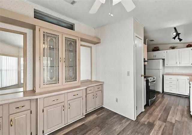 Photo 3 of Manufactured home for sale at 340 Cnl Way, Oldsmar, FL 34677 | MLS# TB8546989 | Listing updated on 2026-10-05