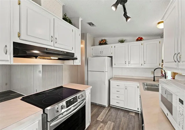 Photo 3 of Manufactured home for sale at 340 Cnl Way, Oldsmar, FL 34677 | MLS# TB8546989 | Listing updated on 2026-10-05