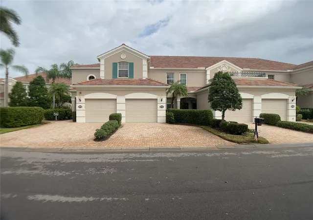 Photo 2 of Townhouse for sale at 5235 Parisienne Pl #101B28, Sarasota, FL 34238 | MLS# D6148707 | Listing updated on 2026-10-08