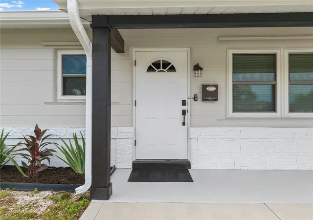 Photo 4 of Single family home for sale at 6164 23rd Avenue N, Saint Petersburg, FL 33710 | MLS# A4705596 | Listing updated on 2026-10-28
