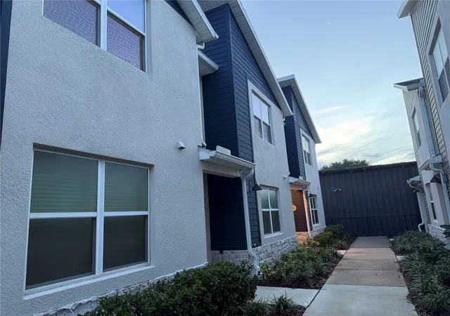 Photo 2 of Townhouse for sale at 258 Capulet Cvs, Longwood, FL 32750 | MLS# O6440460 | Listing updated on 2026-10-02