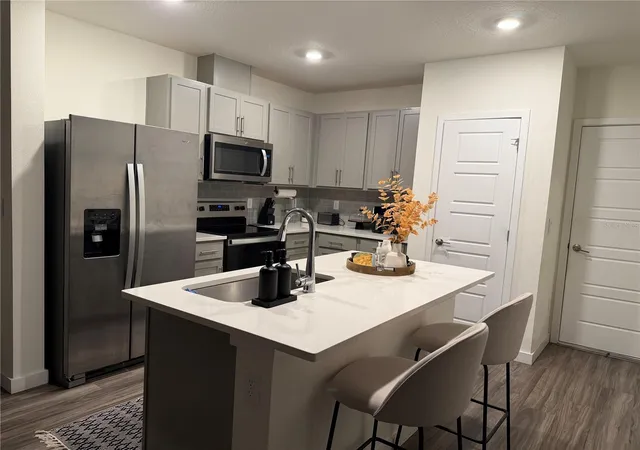 Photo 3 of Townhouse for sale at 258 Capulet Cvs, Longwood, FL 32750 | MLS# O6440460 | Listing updated on 2026-10-02