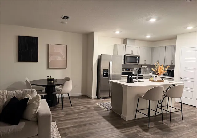 Photo 4 of Townhouse for sale at 258 Capulet Cvs, Longwood, FL 32750 | MLS# O6440460 | Listing updated on 2026-10-02