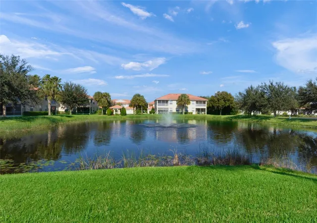 Listing Photo 4 - Condo for sale in building located at 203 Casa Del Lago Wy, VENICE, FL 34292 - Unit #203