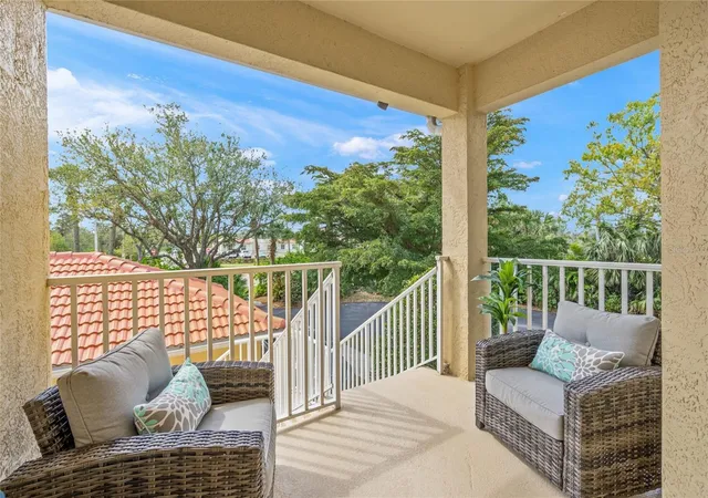 Listing Photo 5 - Condo for sale in building located at 203 Casa Del Lago Wy, VENICE, FL 34292 - Unit #203