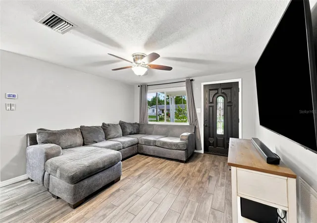 Photo 3 of Single family home for sale at 4108 Redwing Dr, Spring Hill, FL 34606 | MLS# W7889356 | Listing updated on 2026-09-14