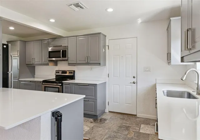 Single family home for sale at 4722 N Orange Blossom Trl, MOUNT DORA, FL 32757 | MLS# O6440468 | Listing updated on 2026-10-06