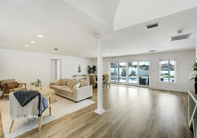 Photo 3 of Single family home for sale at 201 Driftwood Ln, Largo, FL 33770 | MLS# TB8547043 | Listing updated on 2026-09-28