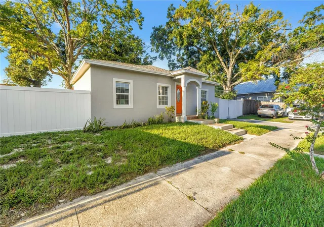 Photo 3 of Single family home for sale at 2906 W Main St, Tampa, FL 33607 | MLS# TB8547056 | Listing updated on 2026-10-07