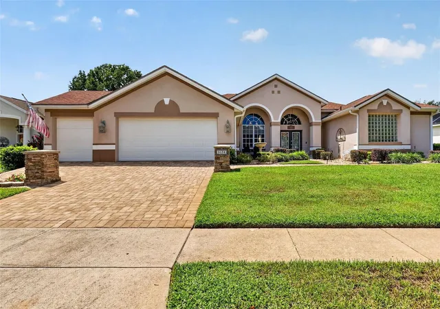 Photo 1 of Single family home for sale at 9036 Laurel Ridge Dr, Mount Dora, FL 32757 | MLS# O6440511 | Listing updated on 2026-10-08