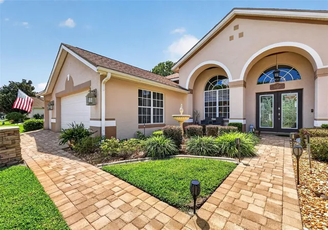Photo 2 of Single family home for sale at 9036 Laurel Ridge Dr, Mount Dora, FL 32757 | MLS# O6440511 | Listing updated on 2026-10-08