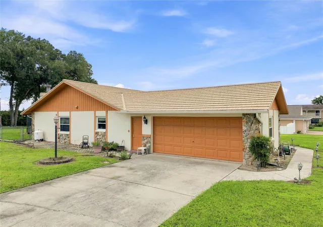 Photo 2 of Single family home for sale at 12501 Apalachee Pl, Thonotosassa, FL 33592 | MLS# TB8547063 | Listing updated on 2026-09-24