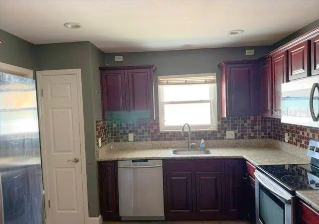 Photo 3 of Single family home for sale at 32911 Forest Ave, Leesburg, FL 34788 | MLS# O6440513 | Listing updated on 2026-10-02